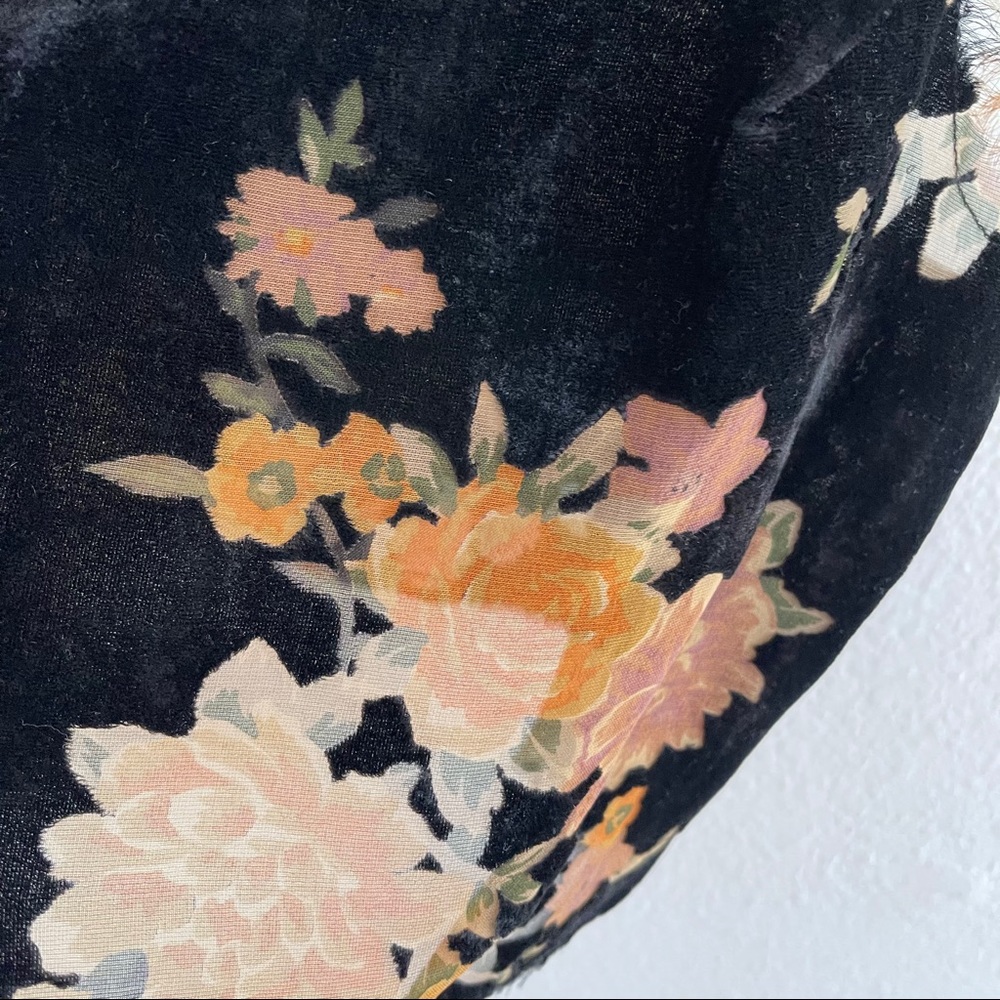 Black Velvet Floral Crop Tank - Picture 4 of 6